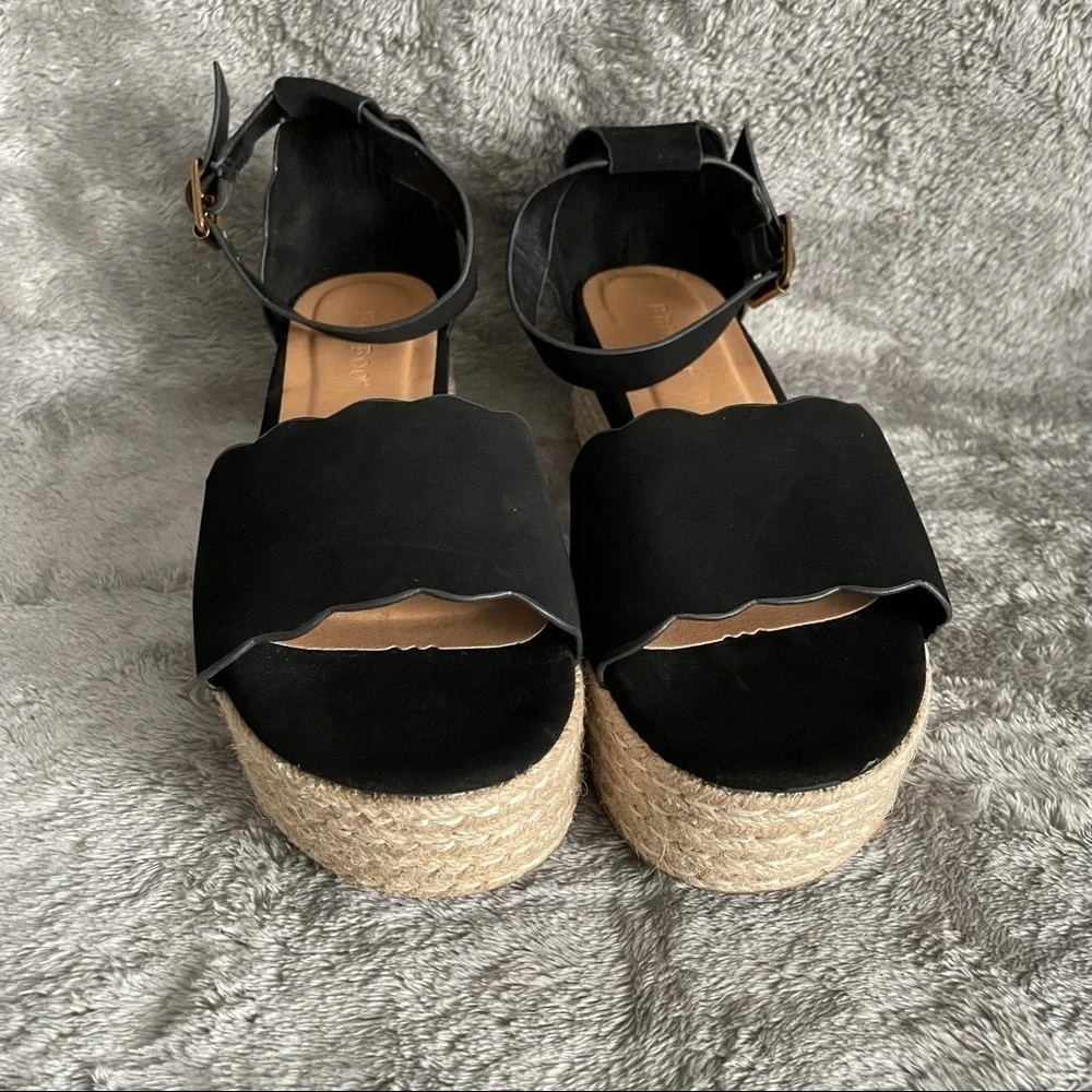 Bamboo Black Scallop Edged Band Platform Espadrille Sandals Size 7.5 Ankle Strap